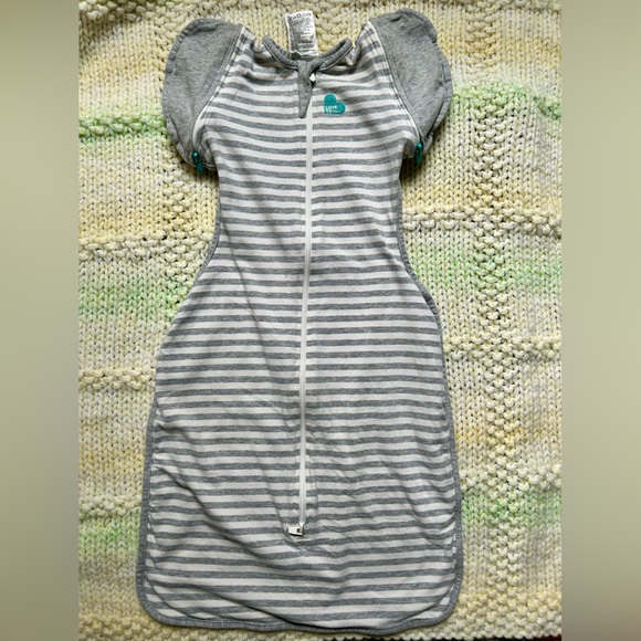 Love to Dream Gray and White Transition Swaddle, Medium, 1.0 TOG - Picture 1 of 2